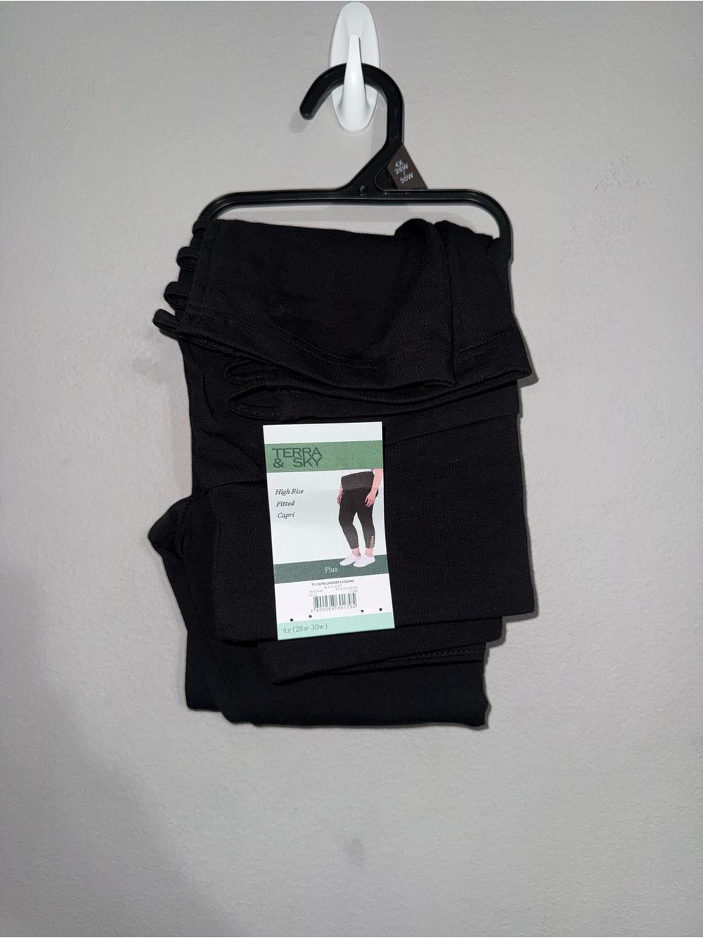 Terra & Sky Black High Rise Fitted Capri Leggings with Ladder Detail 4x